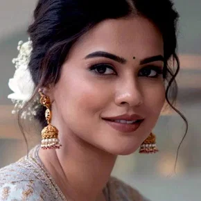 Photo star :  Sharmiela Mandre