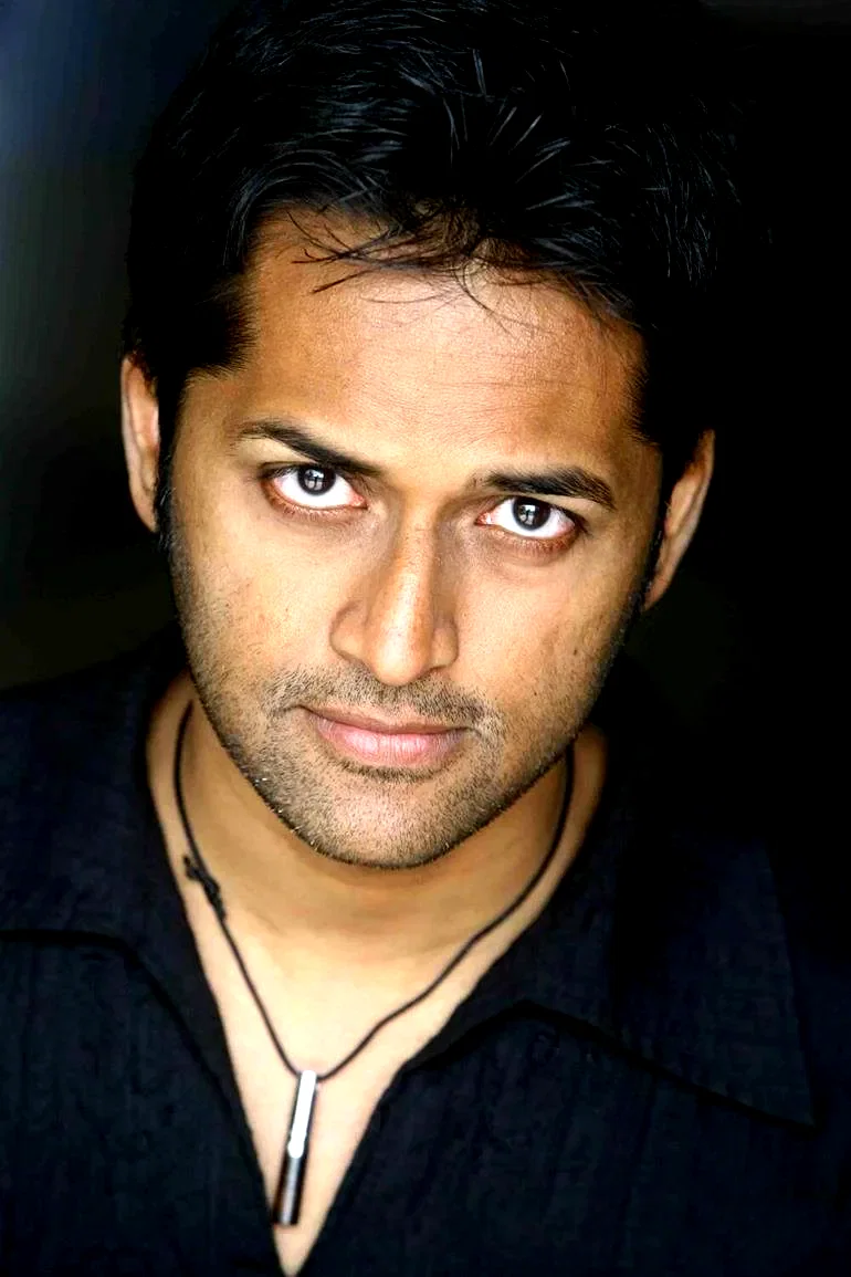  Roger Narayan