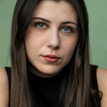  Mia Sinclair Jenness