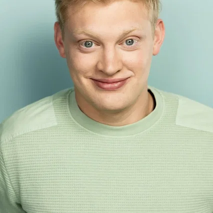  Curry Barker
