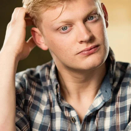  Curry Barker