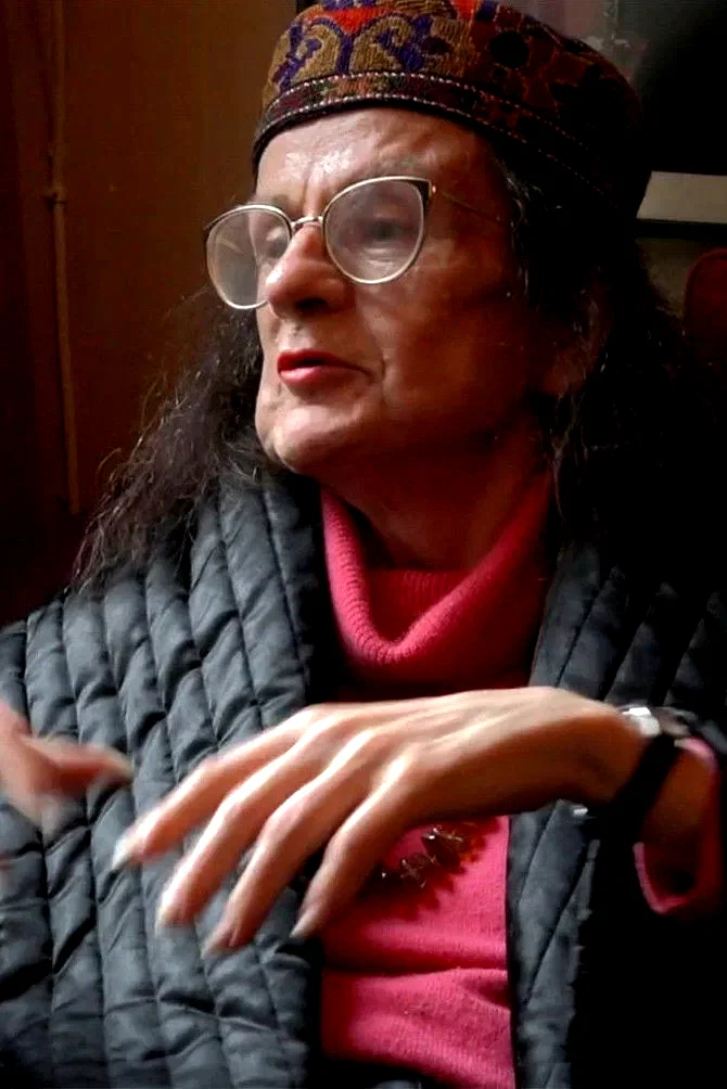  Hélène Hazéra