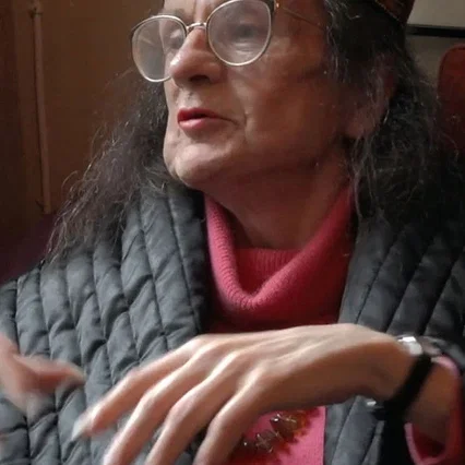  Hélène Hazéra
