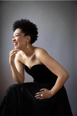  Julia Bullock photo
