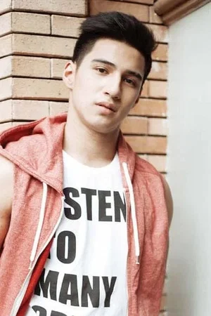  Albie Casiño photo
