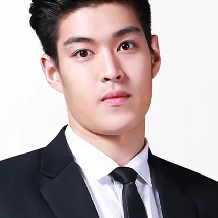  Krating Khunnarong Pratesrat