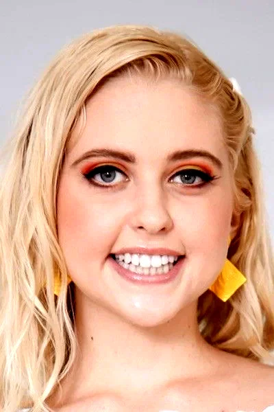  Chloe Cherry