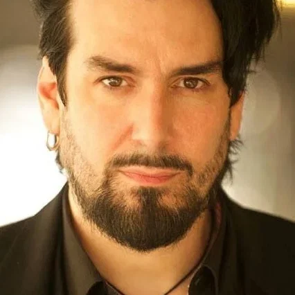  Aurelio Voltaire