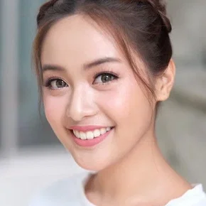 Photo star :  Oom Eisaya Hosuwan