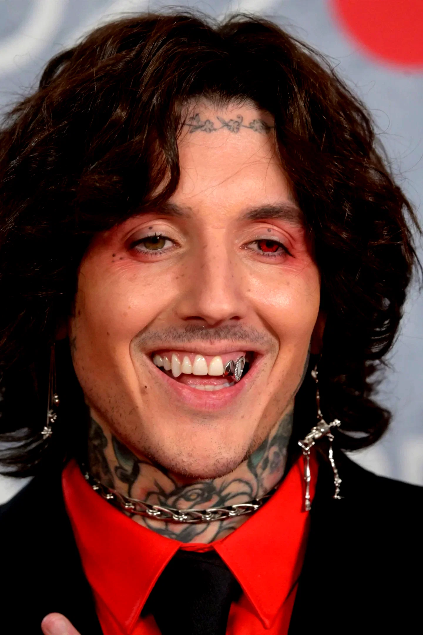  Oliver Sykes