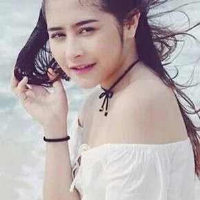 Photo star :  Prilly Latuconsina