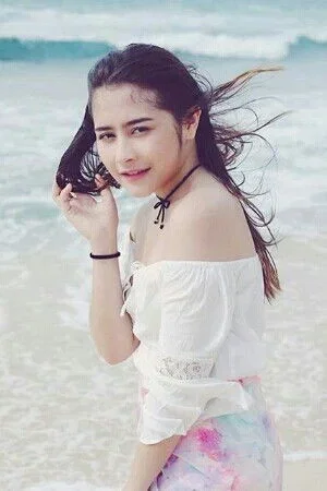  Prilly Latuconsina
