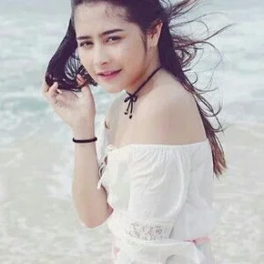 Photo star :  Prilly Latuconsina