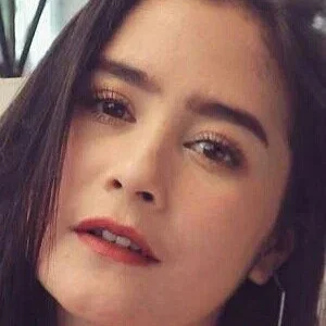  Prilly Latuconsina