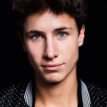  Juanpa Zurita