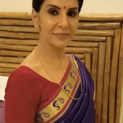  Anita Raj