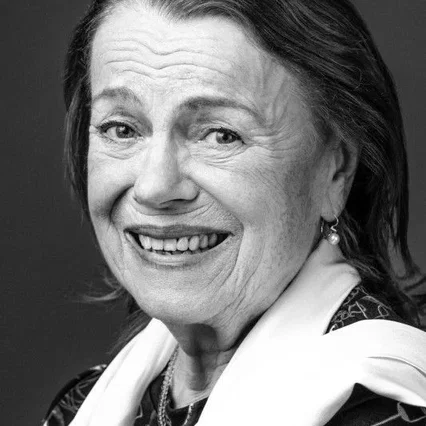  Iva Janzurova