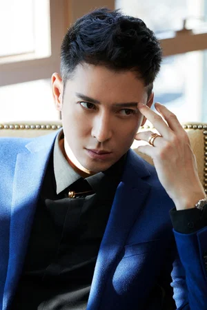  Han Dong photo