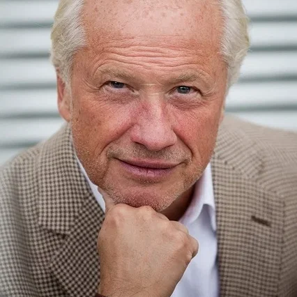  Loa Falkman