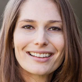 Photo star : Geneva  Robertson-Dworet 