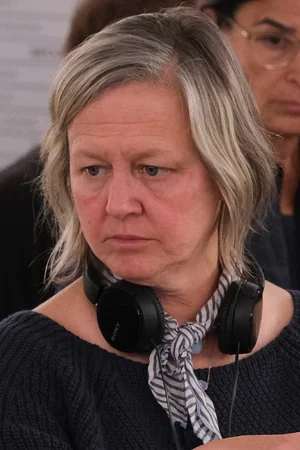  Carol Banker photo