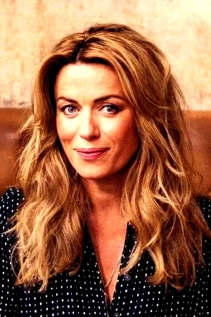  Eve Myles