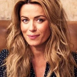 Eve Myles