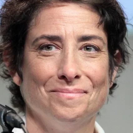  Carolyn Strauss