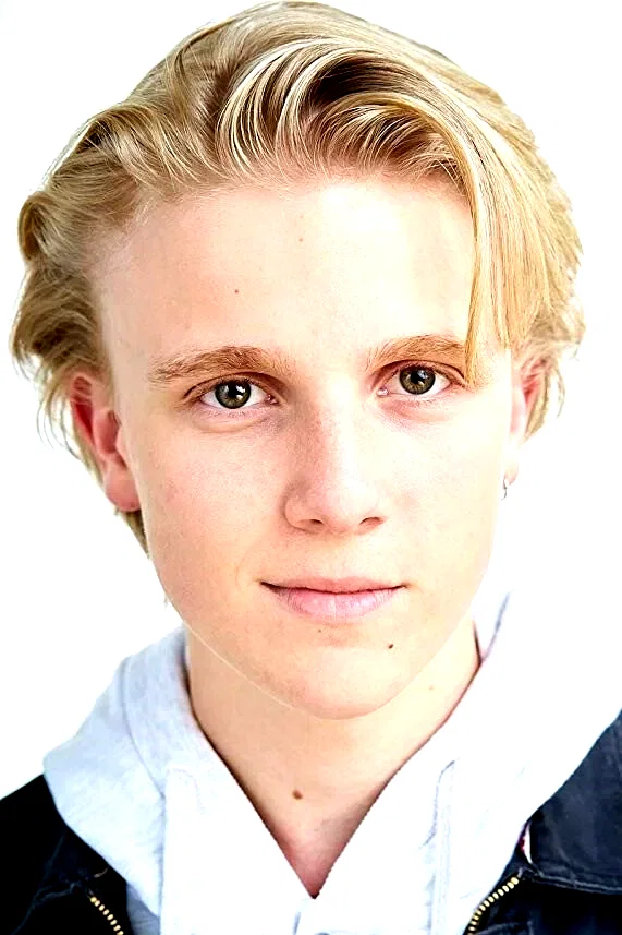  Miles Elliot
