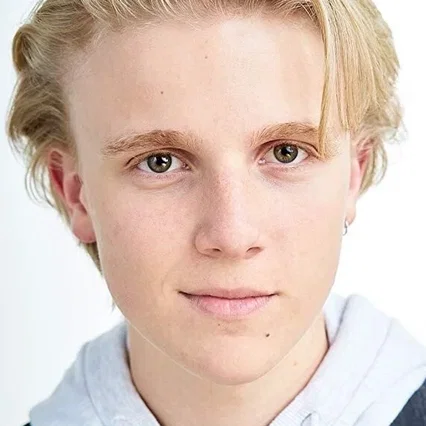 Miles Elliot