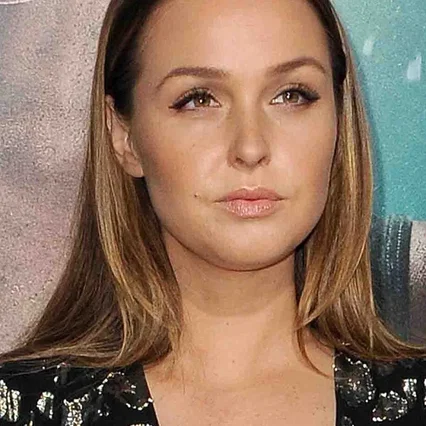  Camilla Luddington