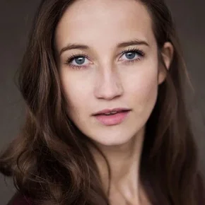 Photo star :  India Shaw-Smith