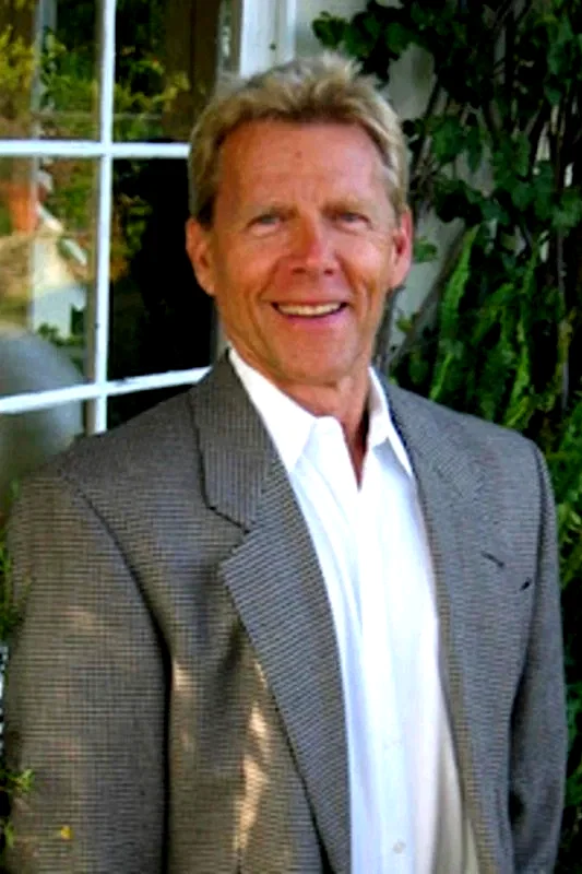  Tom Moore