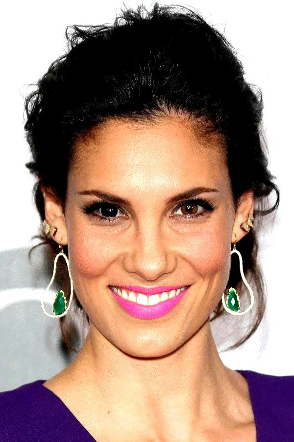  Daniela Ruah