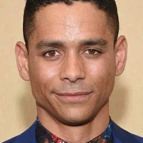 Photo star :  Charlie Barnett
