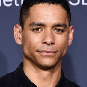 Photo star :  Charlie Barnett