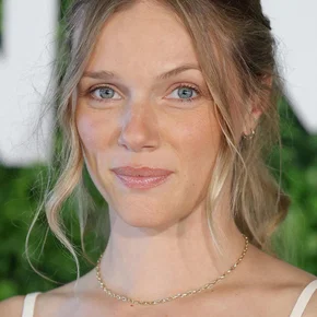 Photo star :  Tracy Spiridakos
