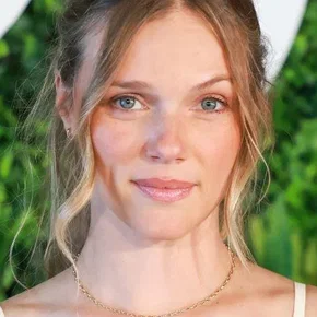 Photo star :  Tracy Spiridakos