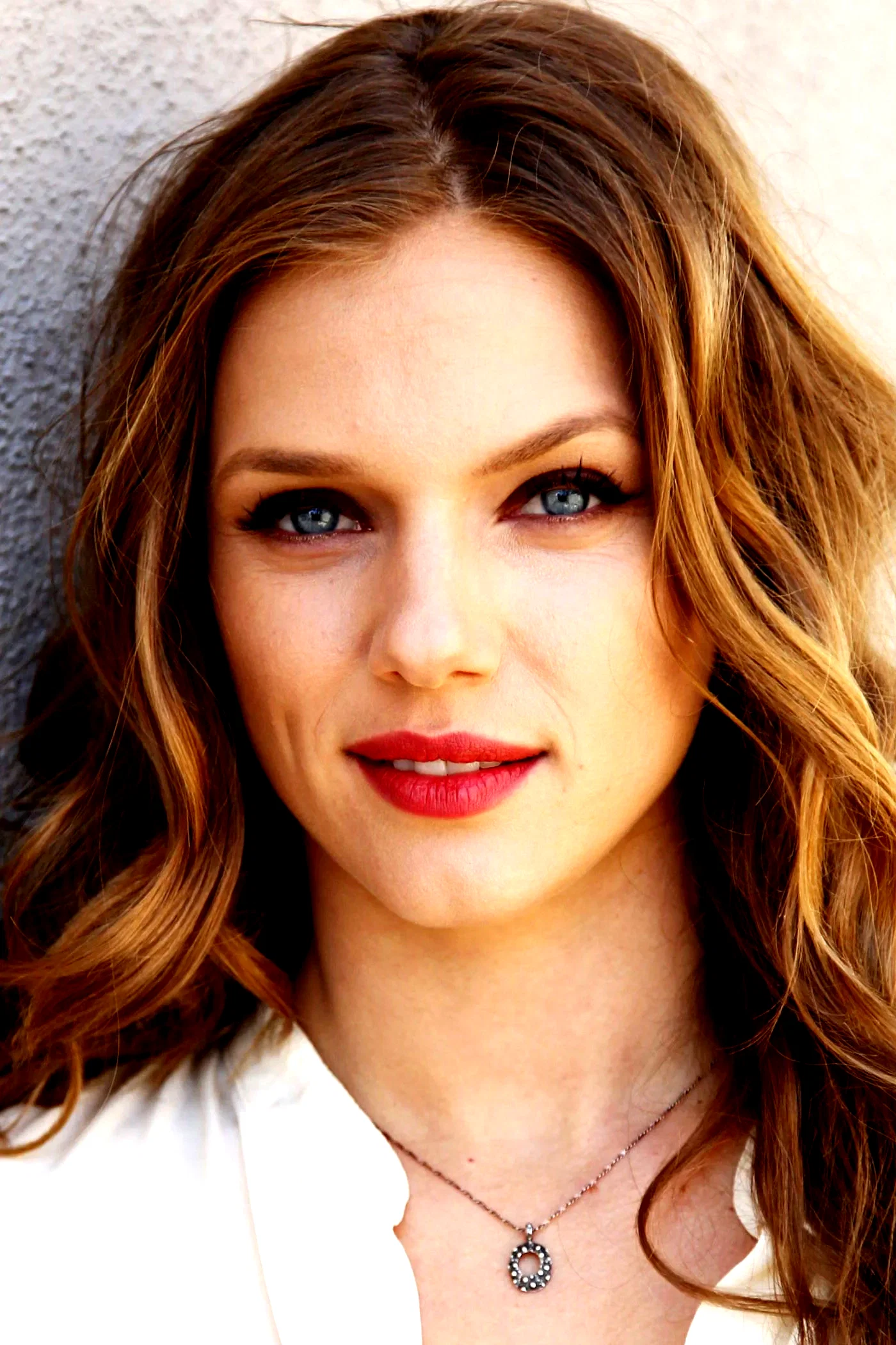  Tracy Spiridakos