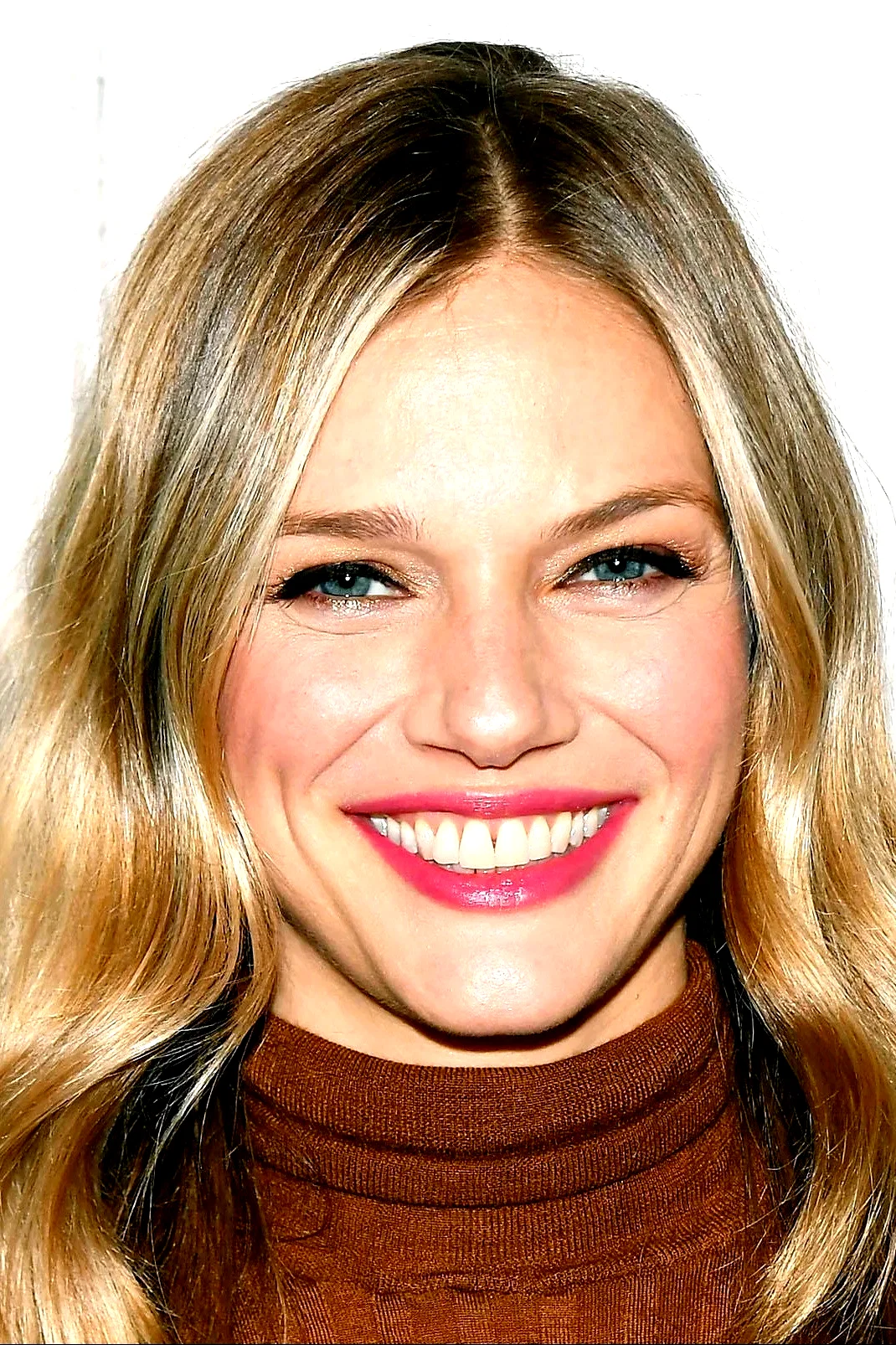  Tracy Spiridakos