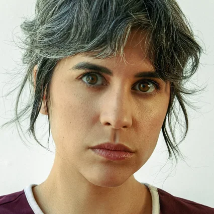  Ashly Burch