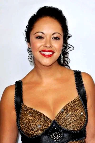  Marisa Ramirez