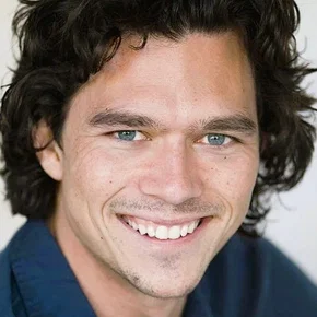 Photo star :  Luke Arnold