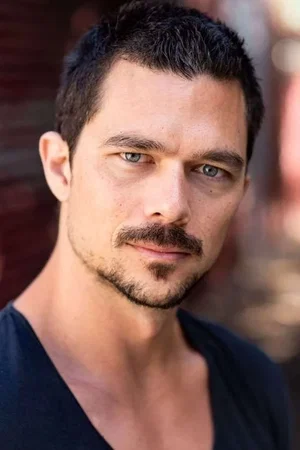  Luke Arnold photo