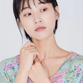 Photo star :  Ha Yoon-kyeong