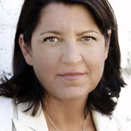  Christine Moore