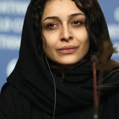  Sareh Bayat