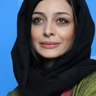  Sareh Bayat