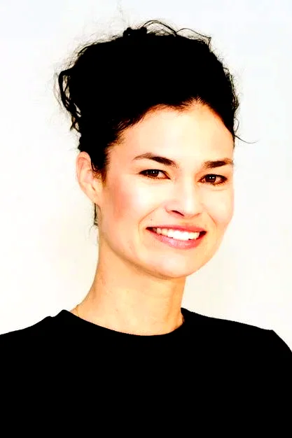  Danielle Renfrew Behrens