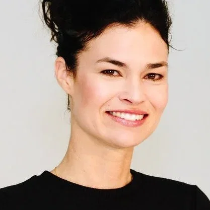  Danielle Renfrew Behrens